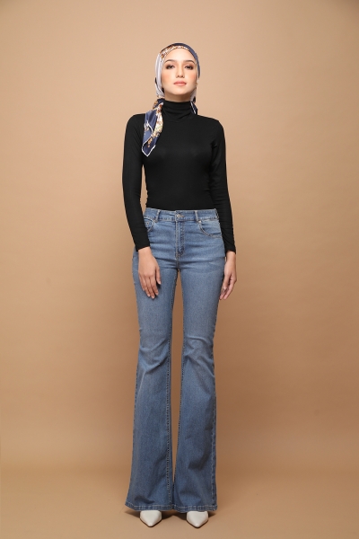 Bootcut Jeans in Blue  Bootcut Jeans in Blue